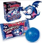 FINI BOOM VAMPIRO- GUMA DO ŻUCIA EXTRA KWAŚNA  BARWIĄCA 200szt HALLOWEEN