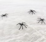 BIAŁA PAJĘCZYNA Z 4 PAJĄKAMI DEKAORACJA HALLOWEEN