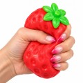 CHRUPIĄCY GNIOTEK CRUNCHY TRUSKAWKA 9 CM
