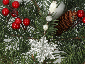 ZAWIESZKA KRYSZTAŁOWA ŚNIEŻYNKA Z PEREŁKĄ 14CM