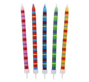 ŚWIECZKI URODZINOWE W PASKI Z PODSTAWKAMI 12 SZT